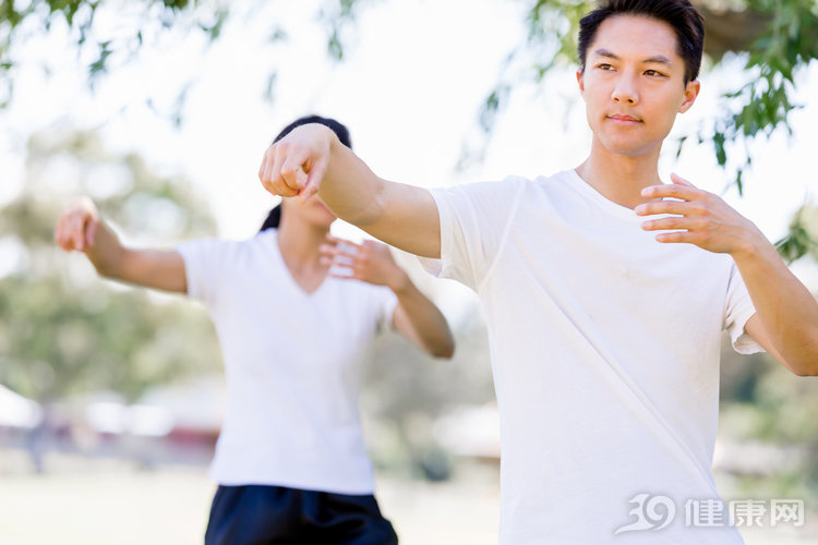 颈椎病可以打乒乓球吗(得了颈椎病，3类运动抽时间去做，身体会有喜人变化)