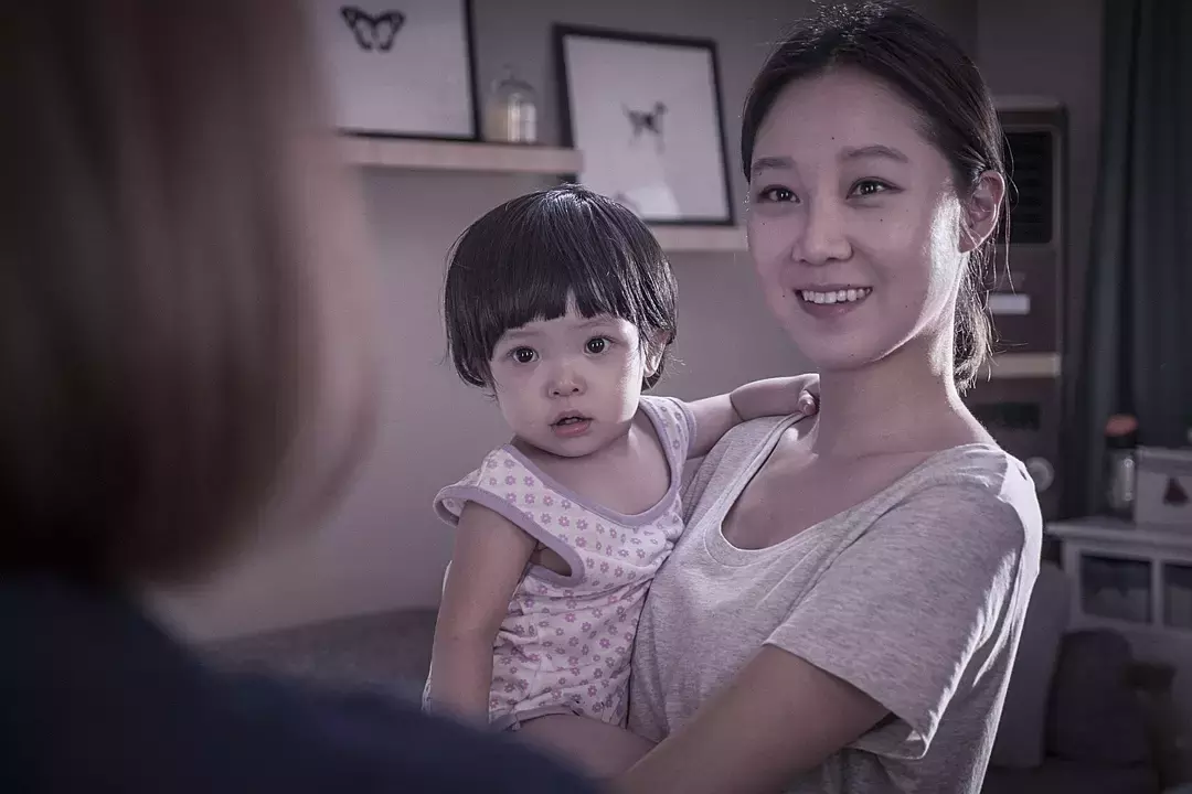 单亲妈妈韩剧在线观看免费(高分韩国片：一个女保姆为满足自己私欲，把事情做绝了)