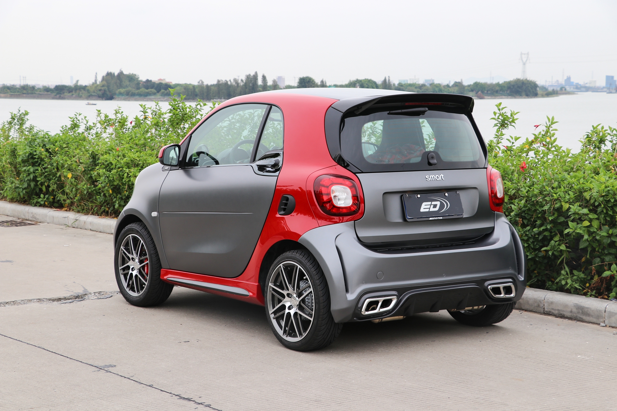 广州最新改装案例-网红款奔驰smart 改amg款包围!