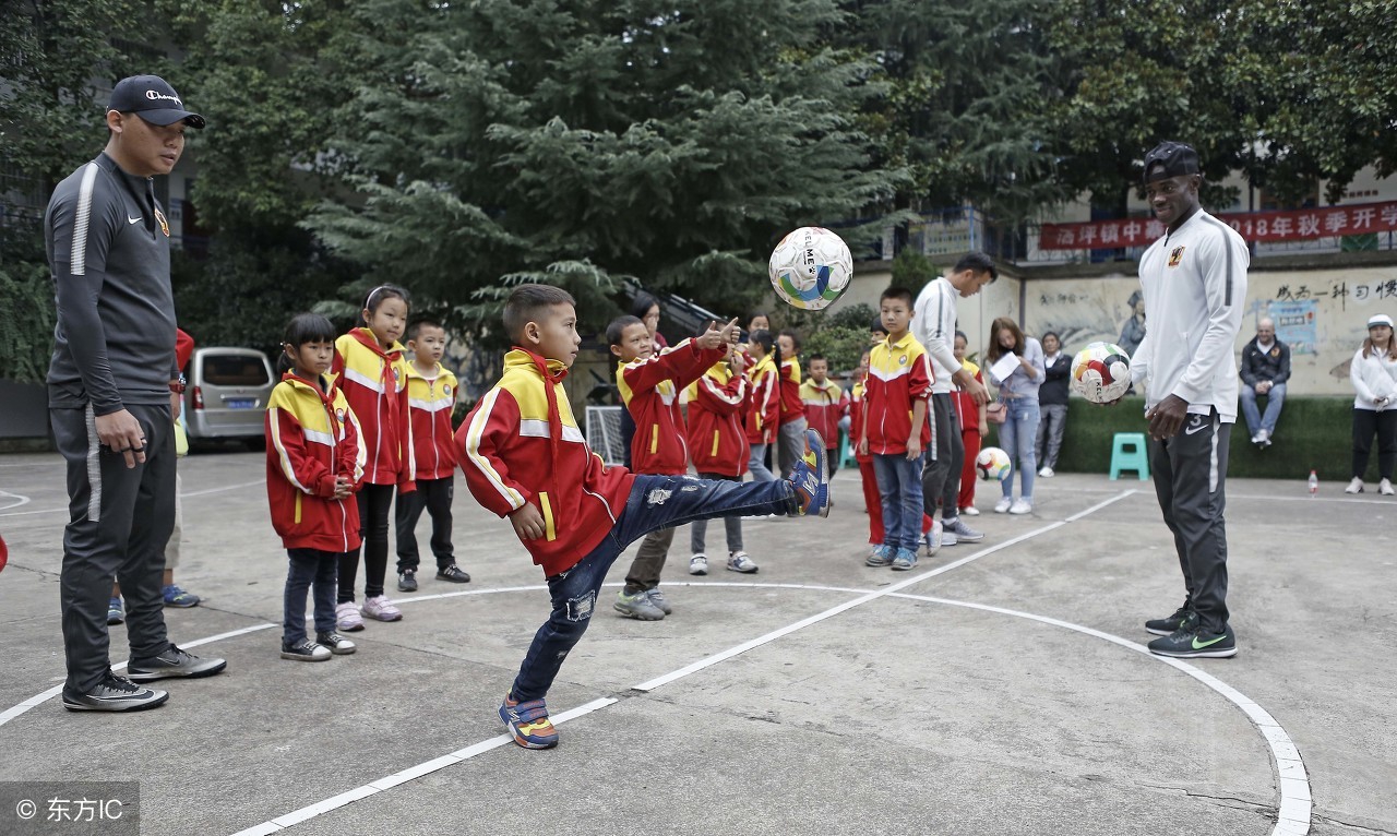 全国娃娃足球启(中国足协终于做对了，抓青训，办足球幼儿园，从源头增加踢球人口)