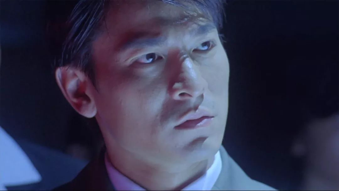 电视剧龙在江湖(刘德华最具杀气的眼神，出现在1999年这部江湖片《龙在边缘》)