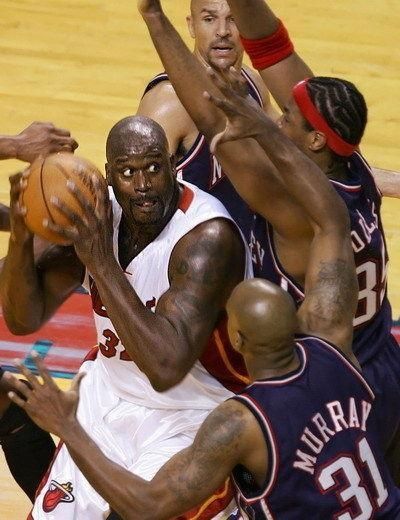 nba有哪些球员被包夹(9图看巨星被多人包夹瞬间：科比、乔丹、詹姆斯被4人包夹家常便饭)