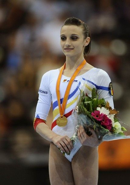 罗马尼亚女子体操(她被称为体操界的"圣母",职业巅峰