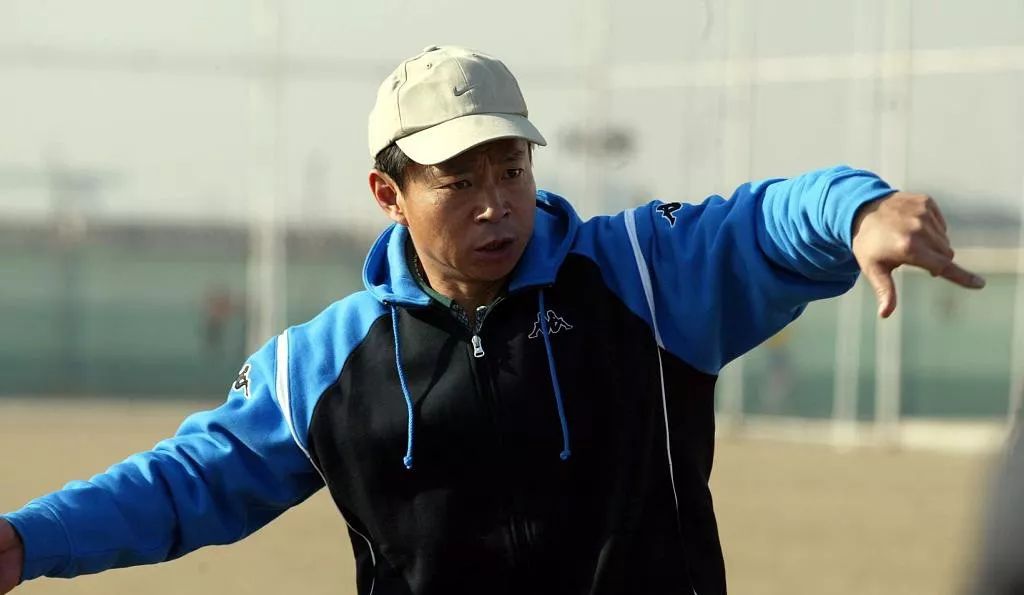 足球运动员李勇(李华筠:别人一线队投一亿就拿两三千万做青训,中国