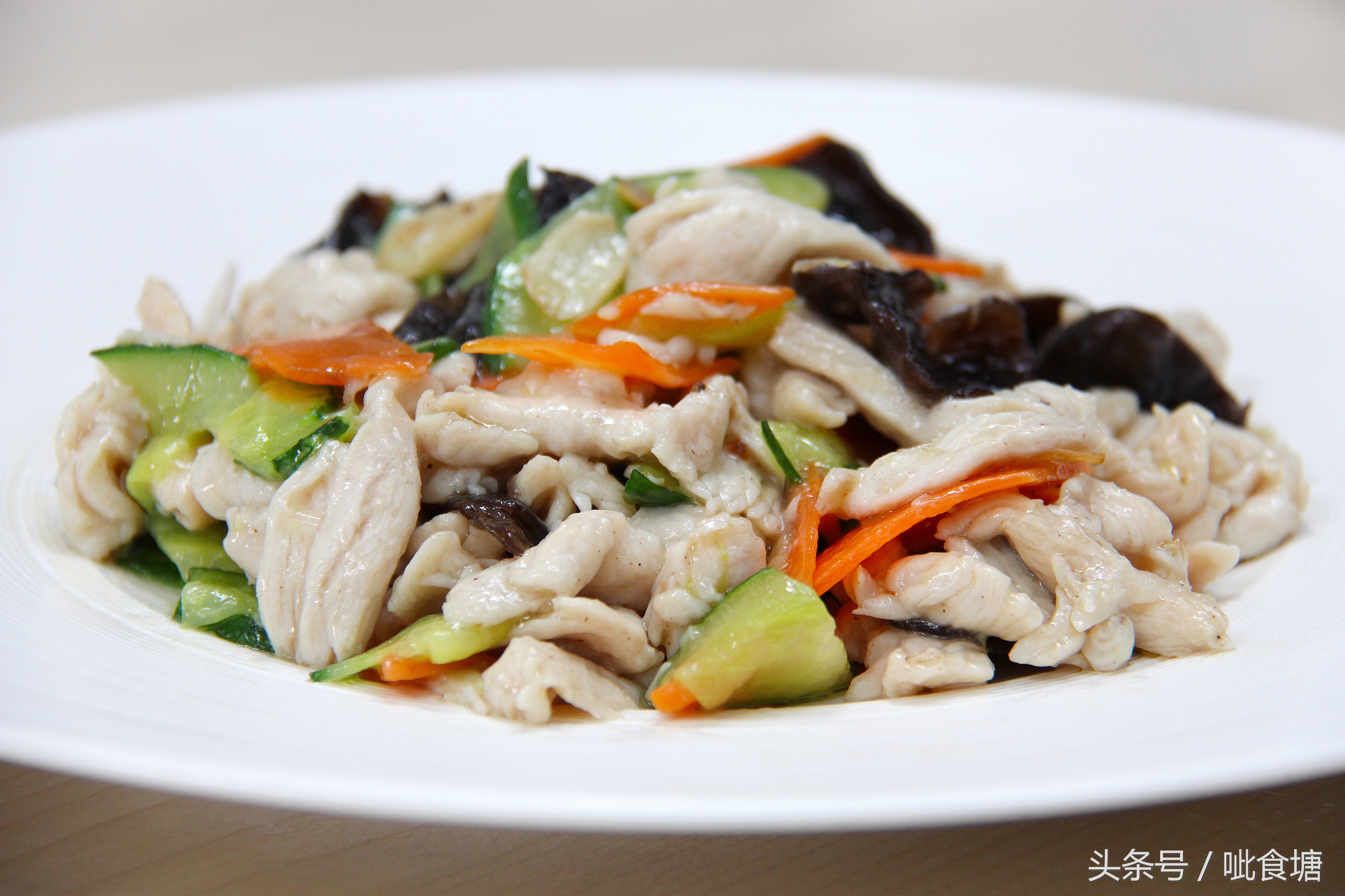 经典鲁菜滑溜鸡片 详细做法及鸡胸肉软嫩爽滑的技巧都在这里