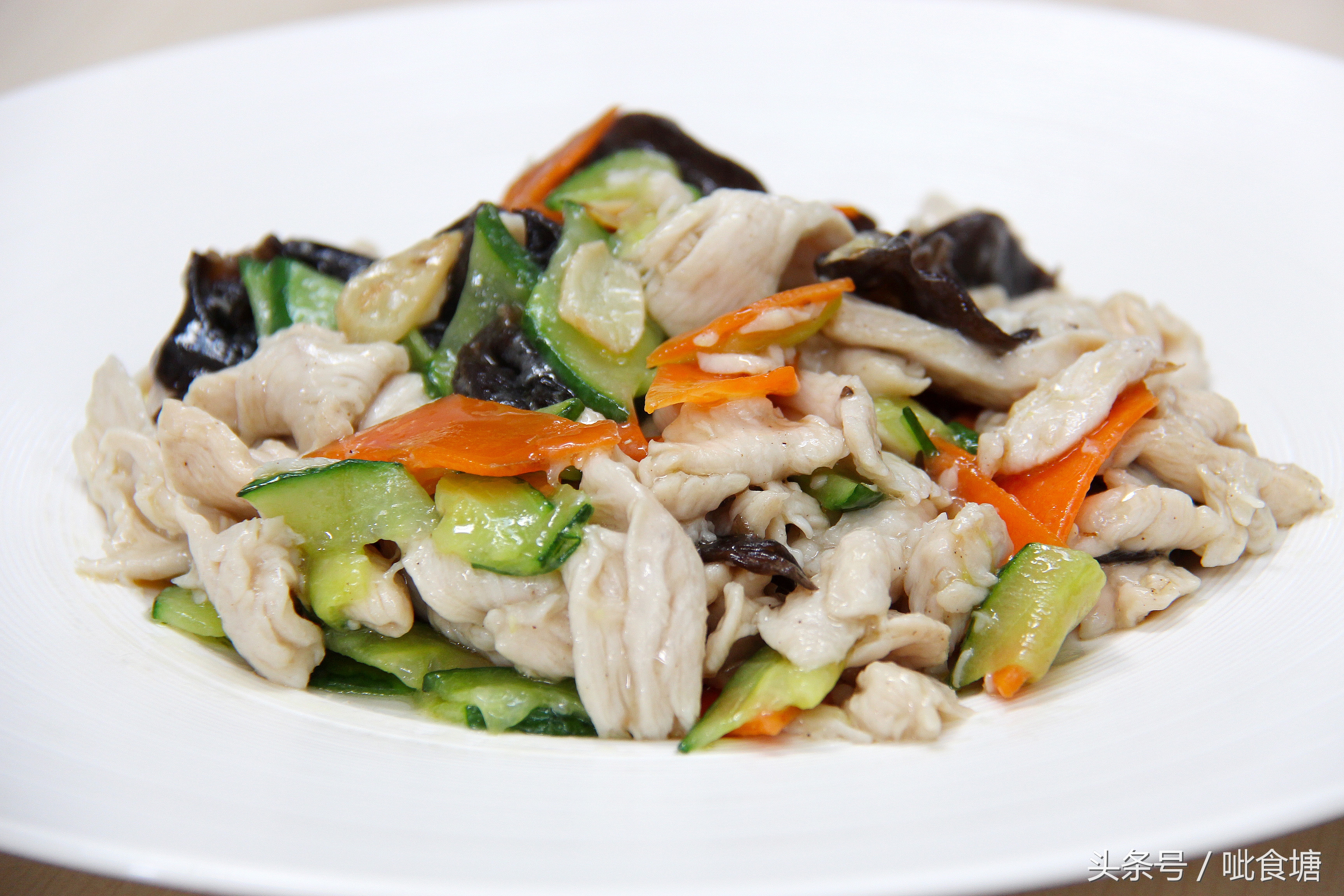 经典鲁菜滑溜鸡片 详细做法及鸡胸肉软嫩爽滑的技巧都在这里