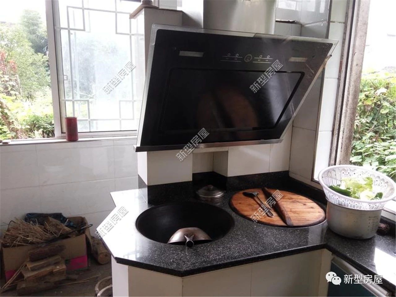 农村厨房柴火灶台设计最新款(四川农村小伙自建房,找泥水匠花600元砌