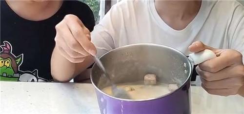 压缩饼干吃一口就相当于平时吃了10几口的食材 真的是这样的吗