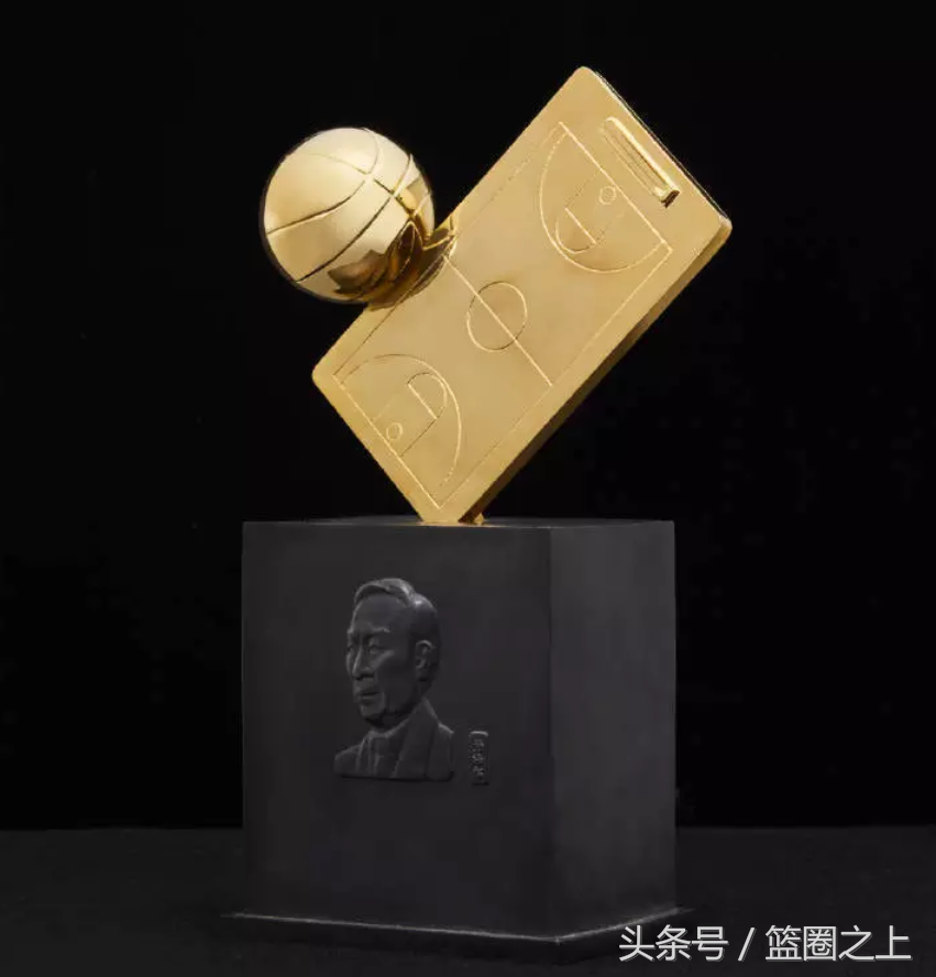 nba球衣上为什么有小星星(奖杯和球衣更有纪念意义，姚明用心包装的CBA变得更加好看！)