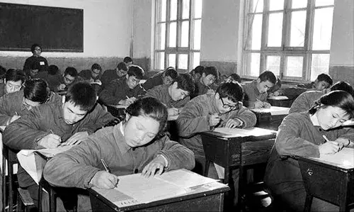 「党史今日」1977年10月21日 中国恢复高考
