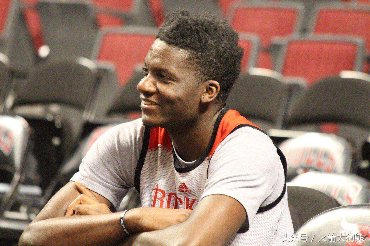 火箭队客场状态很一般（火箭客场112-115负快船，保罗禁赛影响初现，哈登31+14无力回天）