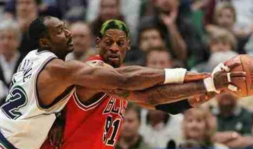 nba中哪些球员喜欢硬碰硬（盘点NBA史上十大干架高手，第一惨无人道）