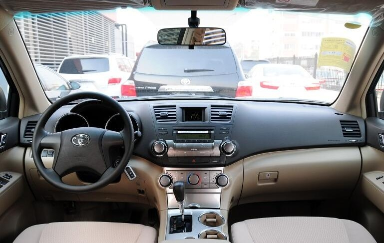 20万选SUV，是标杆14年汉兰达还是豪华品牌13年凯迪拉克SRX