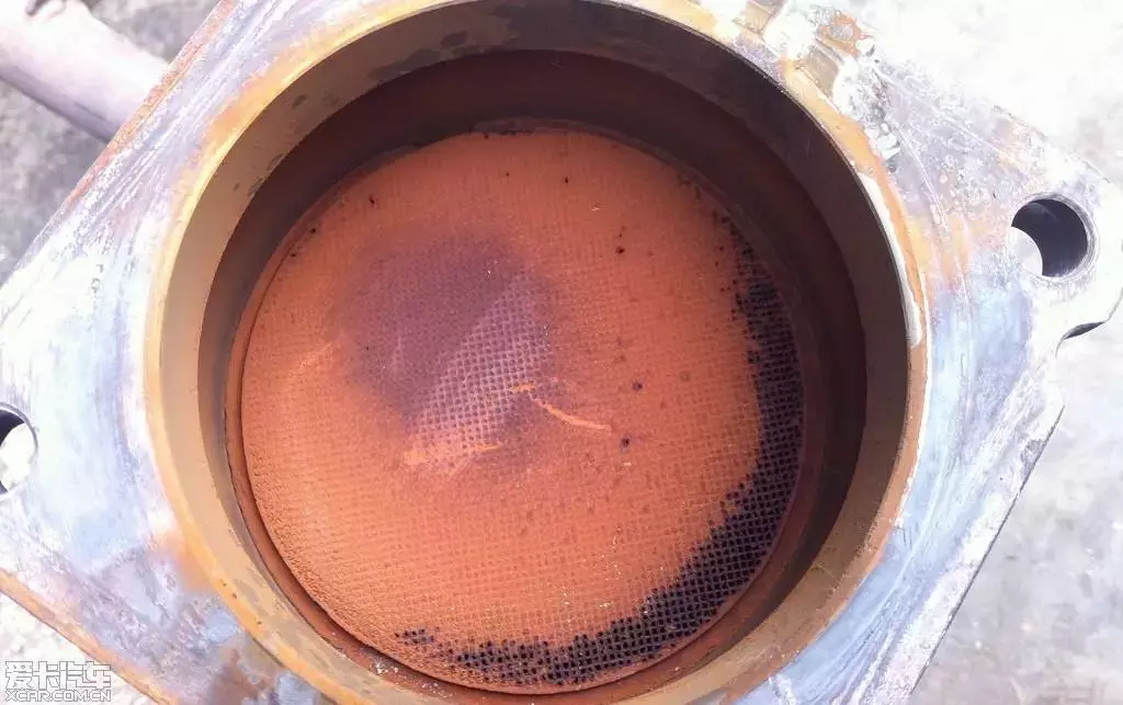 年检排气不达标?不用怕,清洗一下这个部位即可!