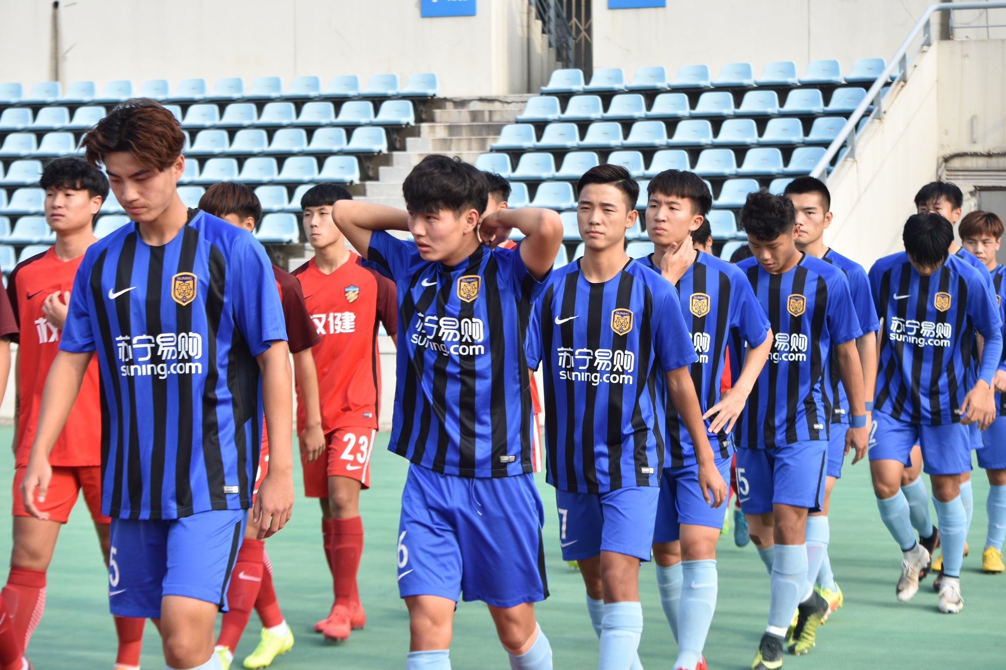 中超蘇寧王什么琪</h2>

<p>　　本場比賽，球隊中場大將劉心想因傷未能登場，主教練喬瓦尼在賽前給三名中場球員李亮亮、劉恒波和郭甲寶進行了單獨部署，目的就是為了加強球隊的中場控制力。</p>

<p>　　<img alt=