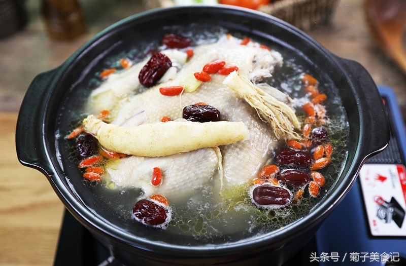 鲜人参炖鸡汤,秋季进补佳品,补元气健脾胃,做法简单,值得收藏