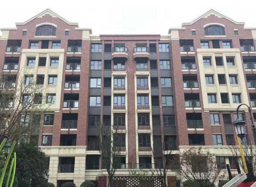 就因为买房没看清这一点，阳台的落地窗变成了半堵墙，都怪太粗心