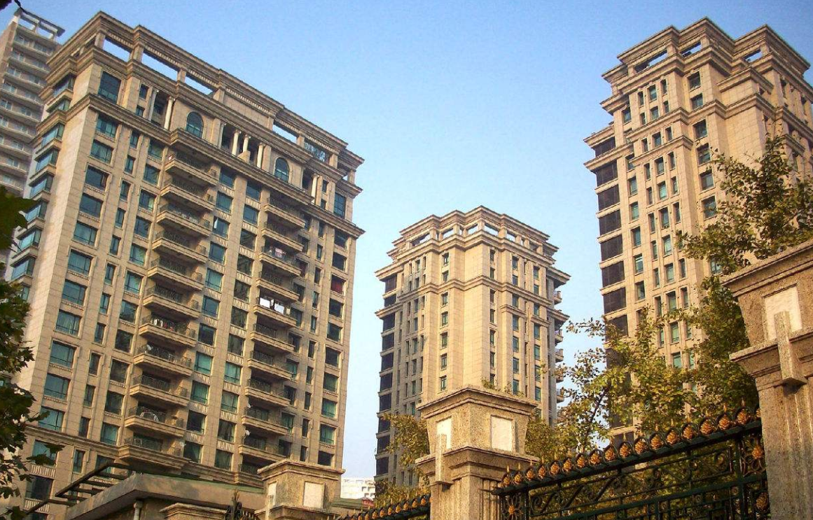 就因为买房没看清这一点，阳台的落地窗变成了半堵墙，都怪太粗心