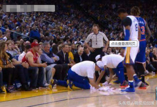 nba暂停时场内为什么站人（有球迷说只要在NBA现场啥工作都愿意？这个工作你可能真的不愿意）