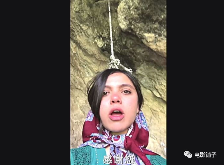 没办法,女演员来找贾法·帕纳西帮忙,两人一起踏上了寻找女孩之路.