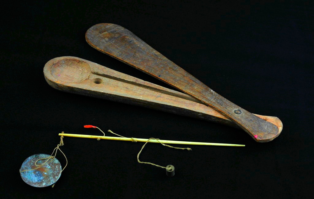 3,用银子消费时用到的戥子