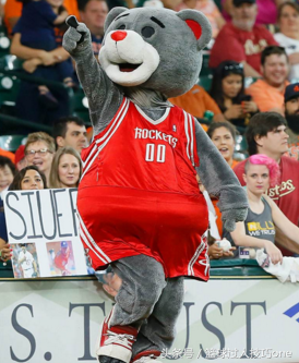 nba吉祥物为什么不能露脸（NBA吉祥物的8个故事：一年能挣20万，鹈鹕吉祥物被勒令“整容”）