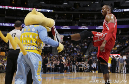 nba吉祥物为什么不能露脸（NBA吉祥物的8个故事：一年能挣20万，鹈鹕吉祥物被勒令“整容”）