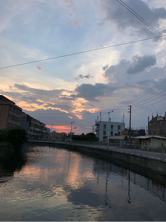 我考上大学时，小学同学已经辍学卖了5年肉丸