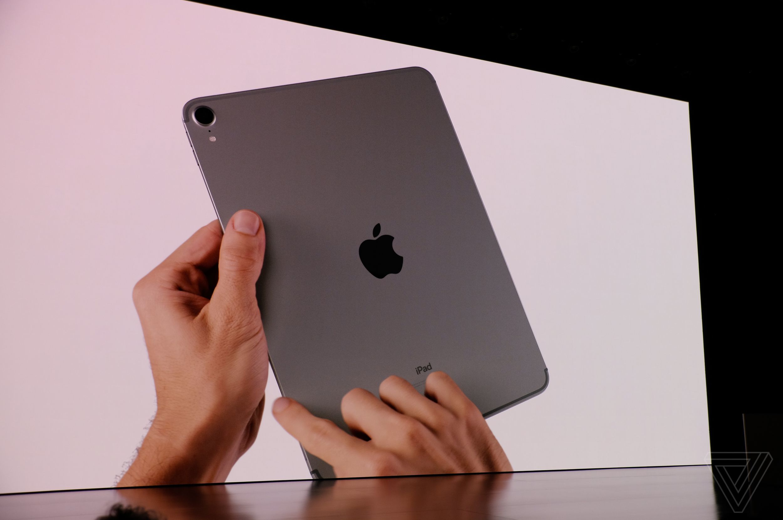 6499元起！全新iPad Pro发布：全面屏+A12X处理器+最强AR设备