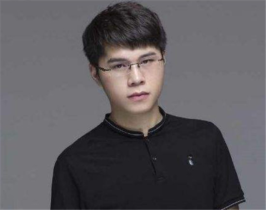 虎牙主播毒纪停播一个月,换头重做归来帅到不认识