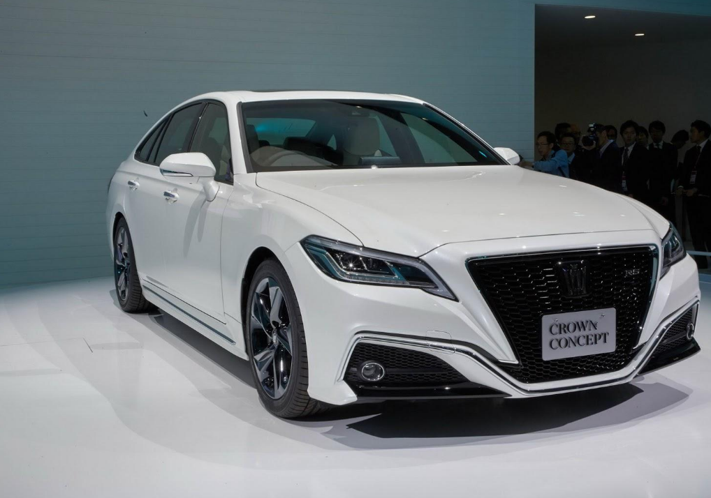 丰田第十五代皇冠王者归来,中型车市场上再添一员猛将竞争市场