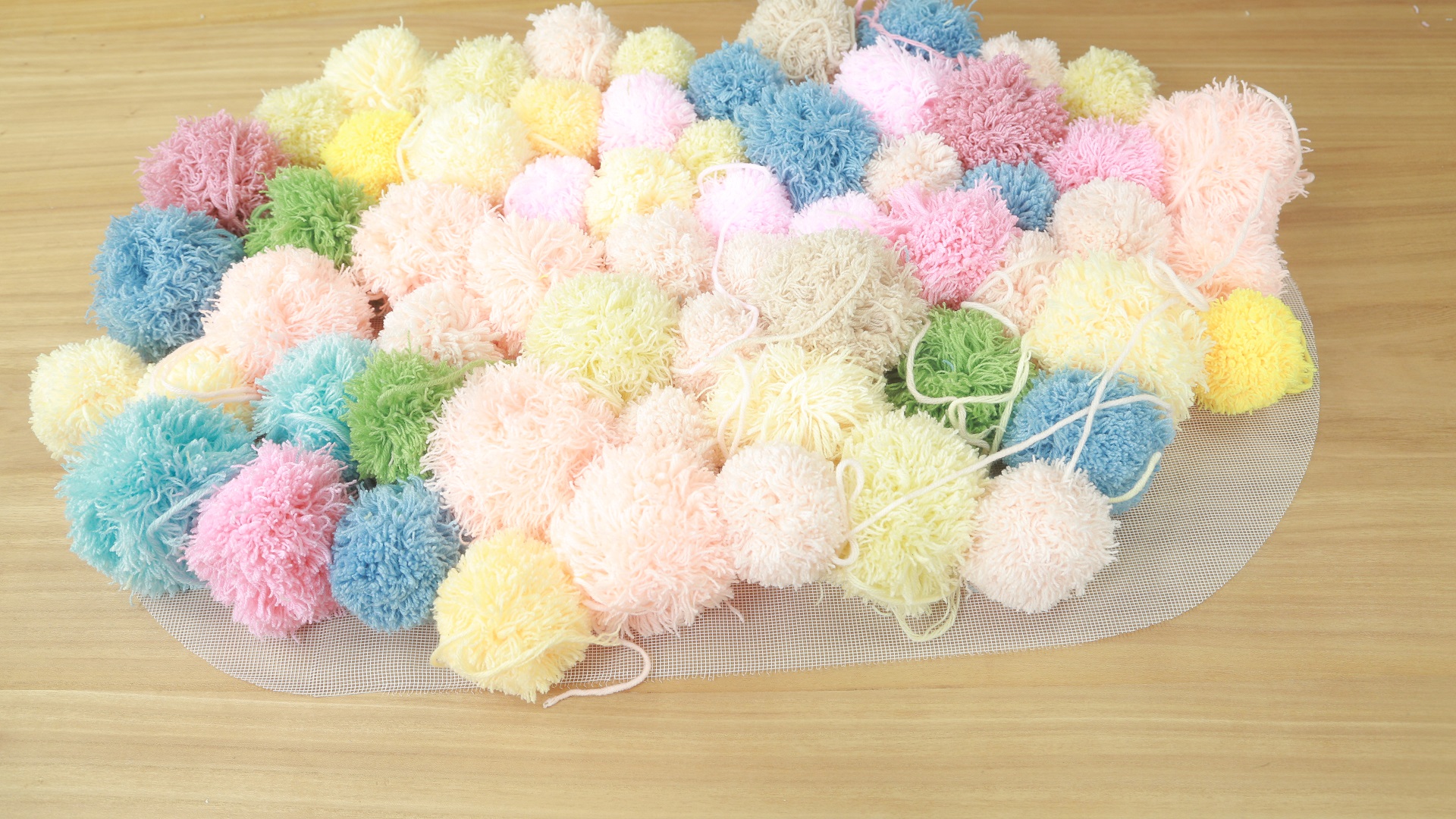 网格布地毯绣图案大全(家里的零碎毛线可以这样用,简单处理绑成地毯