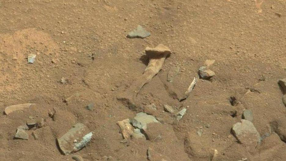 好奇号在火星上钻了一个孔，周围却出现疑似水流过的潮湿痕迹！