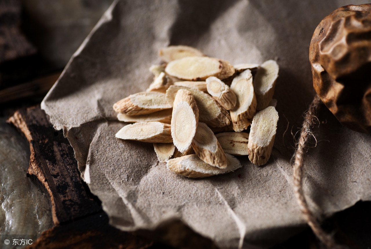 黄芪西洋参泡水喝,有何功效?这3类人适合饮用