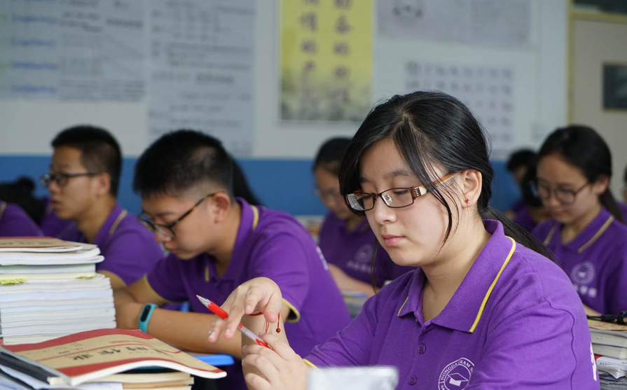 高中生迎来好消息，大量培训机构将被取消，家长举双手赞成