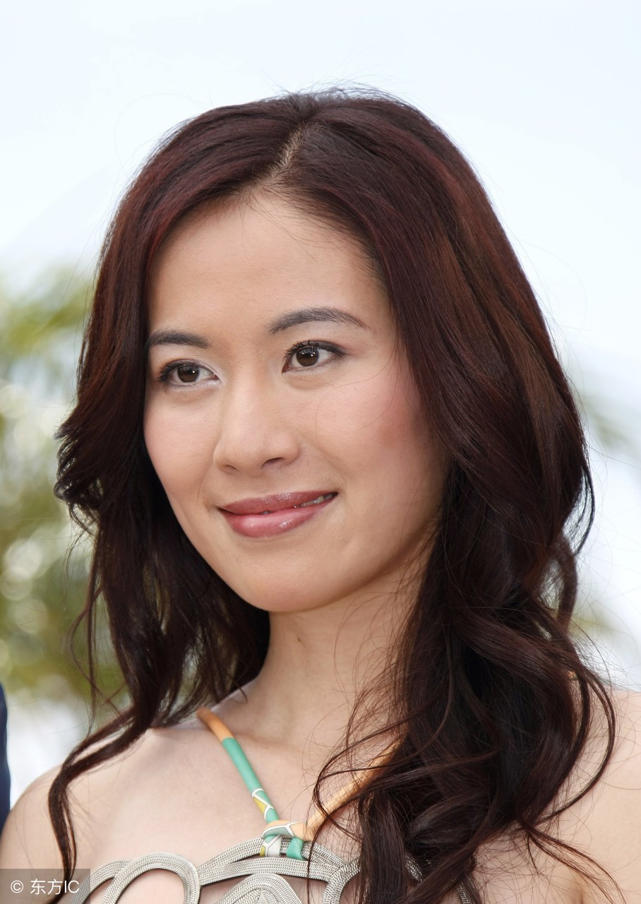 2005年7月,叶璇与tvb的合约到期后,加盟了香港寰亚电影公司,成为寰亚