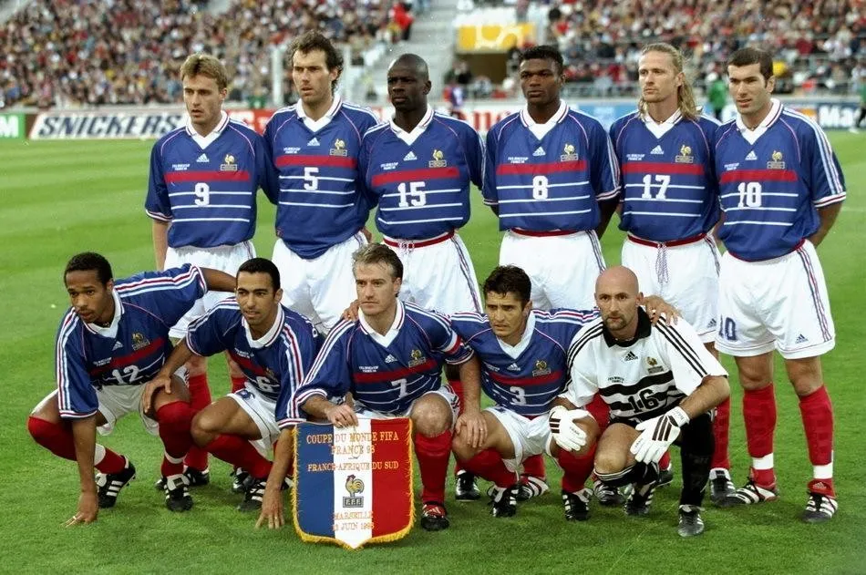 2000欧洲杯官方最佳阵容(岁月神偷：我们一起追过的欧洲杯)