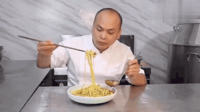 一年产396条美食视频，18年粤菜大厨教244万人“在线开店”