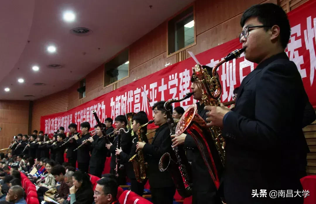 南昌大学五届四次“双代会”开幕，图解校长工作报告