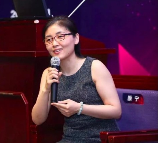 中国好闺蜜：一个42岁未婚，成为顶尖科学家，一个帮世界首富花钱