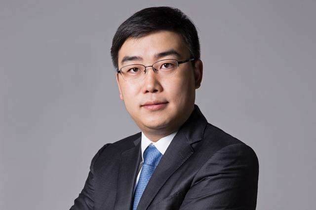 父亲是央企高官，本人是北大学生会主席，如今也面临“至暗时刻”