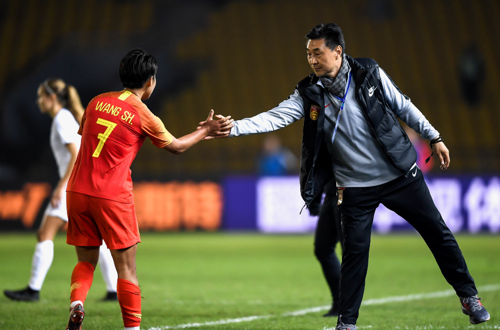 王霜姆巴佩动图(2-0!王霜帅炸了!