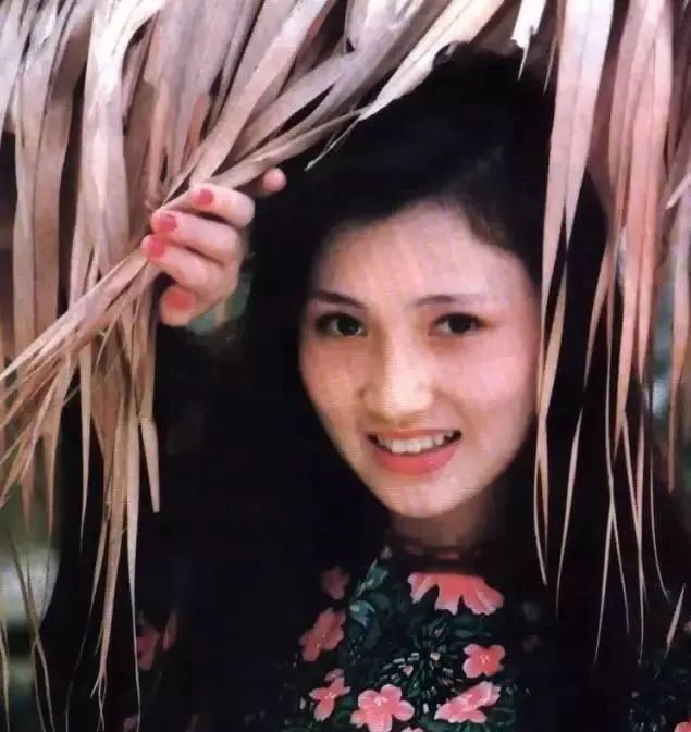 中国8大美人今昔颜值对比，有人整容颜垮，有人优雅老去，差距大