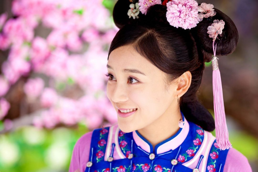 《宫锁心玉》第二部的时候,因为杨幂档期问题来不了,于正便让袁姗姗来