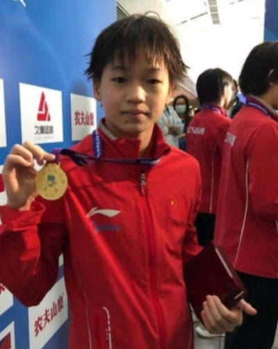 央视5分钟揭秘全红婵！被207C吓哭，一跳成名天下知，郭晶晶羡慕