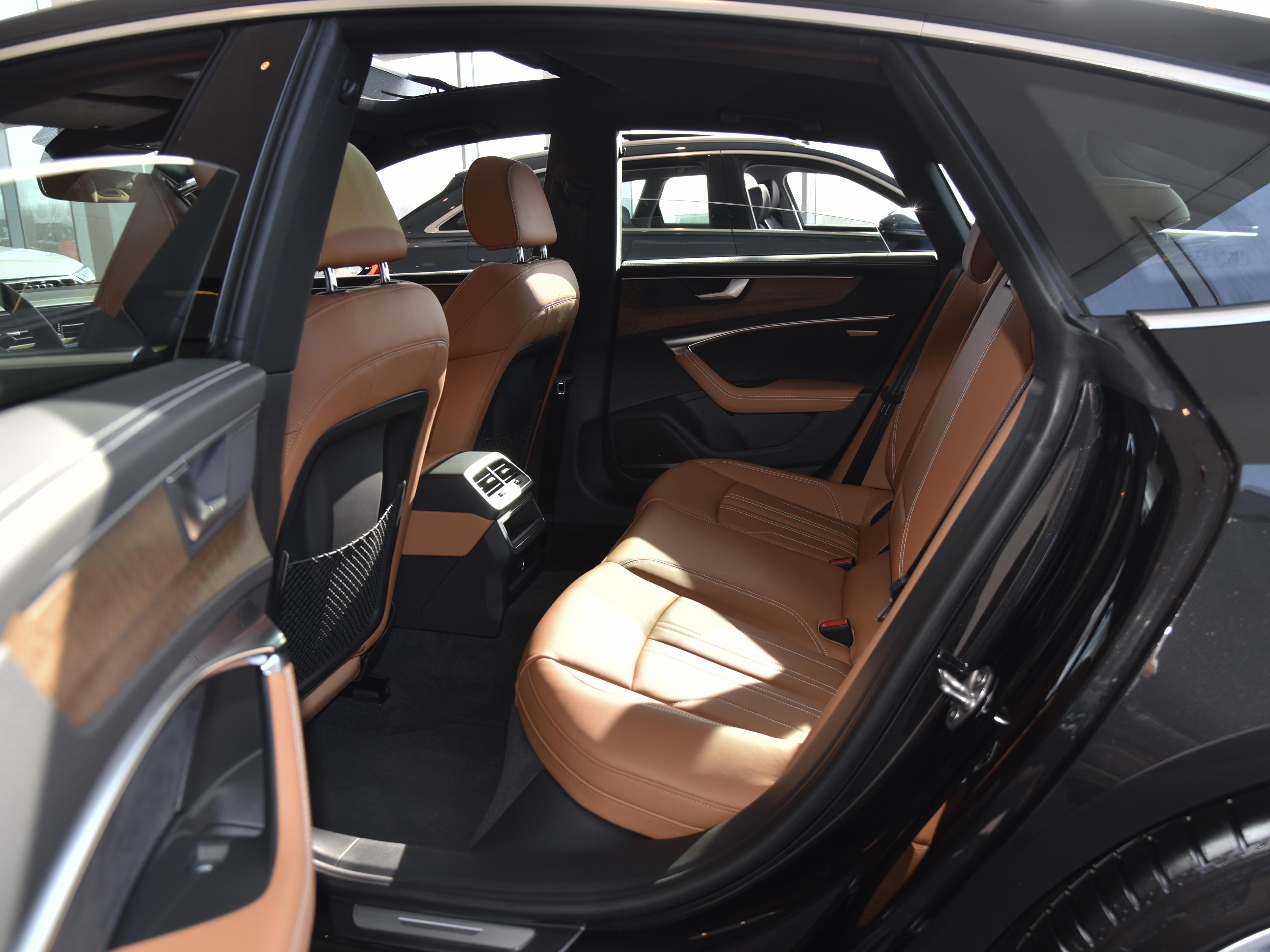 6.5L油耗进口豪华车，大尺寸车身气质堪比旗舰，带你看进口奥迪A7