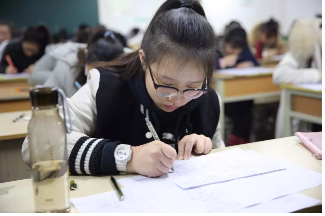 新高考模式下，辽宁文理本科录取分数线相差120分，文科生太难了