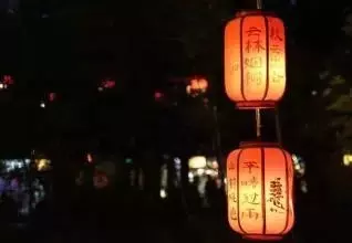 辛弃疾：众里寻他千百度，蓦然回首，那人却在，灯火阑珊处