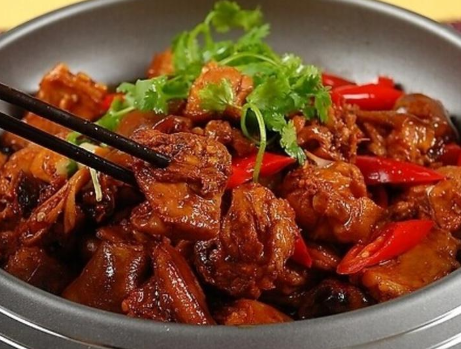 红烧羊肉时,用上1个小妙招,羊肉嫩滑多汁鲜香软烂,不膻也不柴