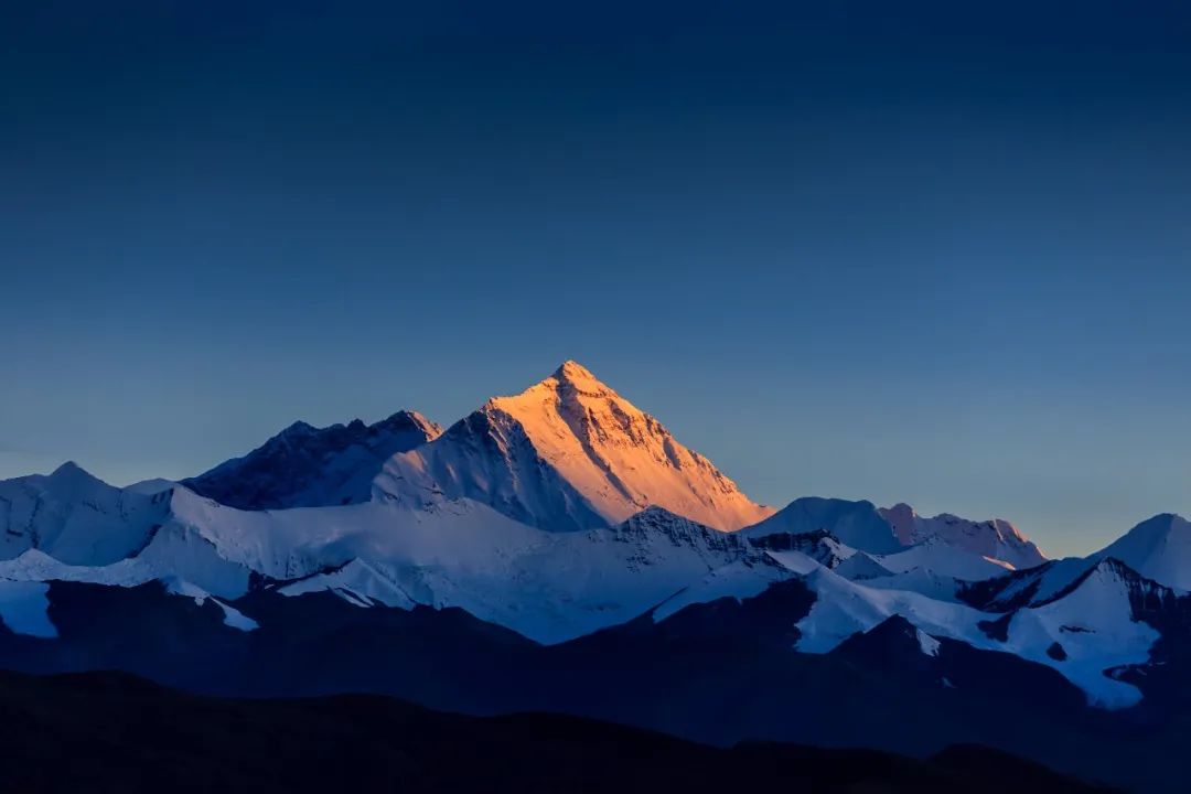 珠穆朗玛峰图片(珠峰测量史:登顶!珠穆朗玛峰是高了还是矮了?